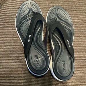 Black & white crocs flip flops